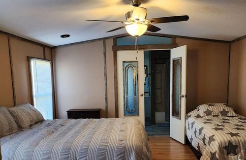 Burkesville House | The Holler Inn at Dale Hollow