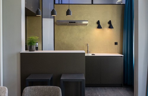 Sint-Pieters Villa | Stylish and fully equipped townhouse with large garden and swimming pond.