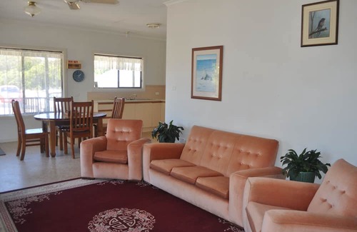 Island Beach Cottage | Nan's Cottage In bush setting 2 min from beach.