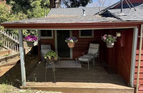 Grass Valley Cabin | Historic cabin with clawfoot tub close to downtown