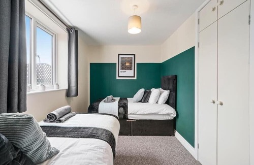 New Forest District Apartment | 30% OFF! Stylish and Sleek 3 Bed in Southampton