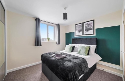 New Forest District Apartment | 30% OFF! Stylish and Sleek 3 Bed in Southampton