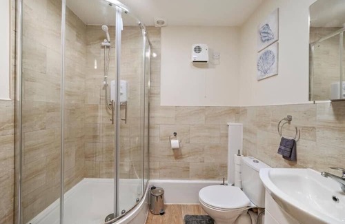 New Forest District Apartment | 30% OFF! Stylish and Sleek 3 Bed in Southampton
