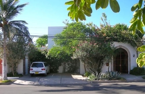Bahia Kino Apartment | TORTUGA STUDIO on the sea. Sweet, colorful and secure. Perfect for one or two.