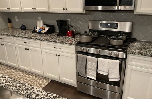 Buford House | Beautiful cozy 3 bedroom delight for relaxation with string Wi-Fi