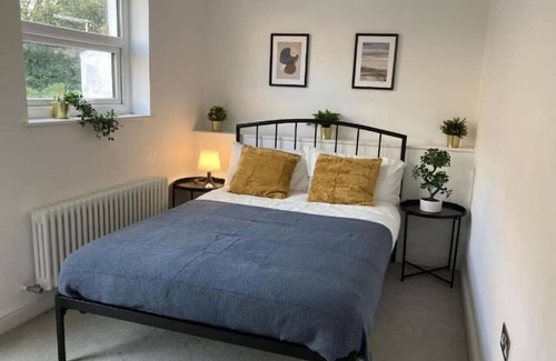 Epsom Apartment | Amazing 1bed Epsom High Street - 2 East St