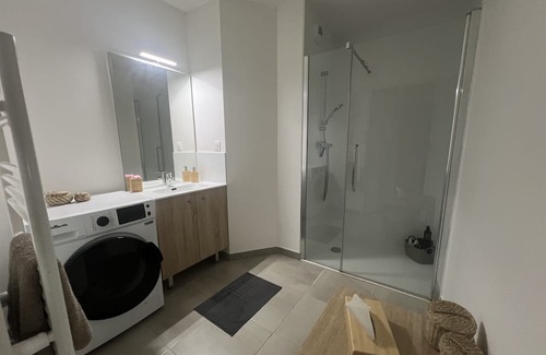 Cenon Apartment | Appartement Lumineux Avec Ascenseur, Proximité Transports en Commun