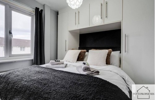 Kirkby House | Beautiful Home from Home In Liverpool, Perfect for Families and Contractors.