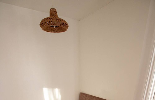 Luton Apartment | 1 Bedroom - Lilliputian Snowflake Suite