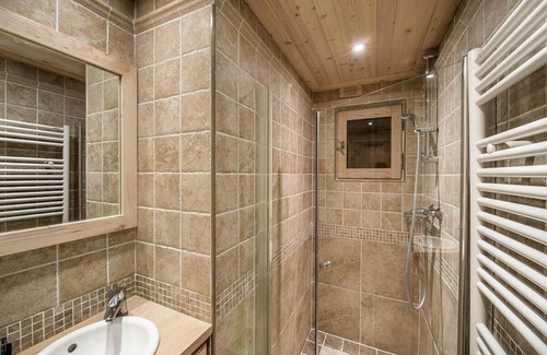Meribel Villa | Apartment Lac de la Chambre Bleue