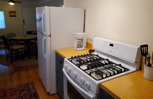 Tyrone House | Cozy cottage in Silver City historic district. 5 minute walk to downtown & WNMU!