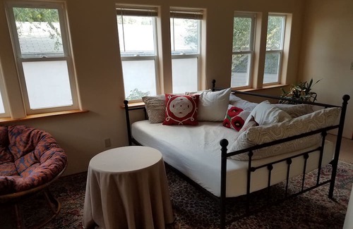 Tyrone House | Boho bungalow in Silver City historic district. 5 minute walk to downtown & WNMU