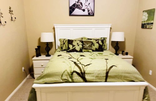 Surprise Farms House | Spacious Spring Training Home with 6 bedrooms, game room, pool and putting green