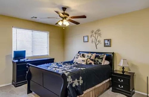 Surprise Farms House | Spacious Spring Training Home with 6 bedrooms, game room, pool and putting green