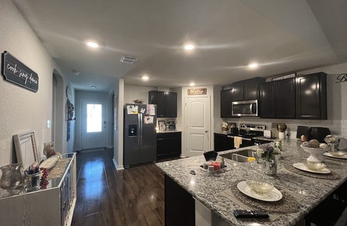 Medina Valley House | SA-staycation: you’re home away from home. 10- 15minutes from LAB and Sea World
