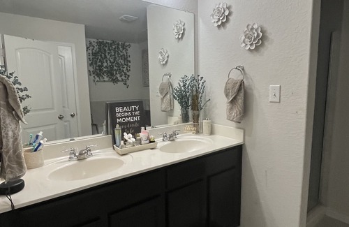Medina Valley House | SA-staycation: you’re home away from home. 10- 15minutes from LAB and Sea World