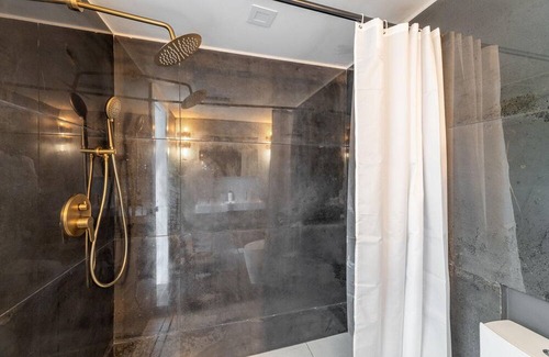 Landmark Apartment | Trendy Landmark 2BR w/ Pool, nr Shopping & Restaurants, by Blueground