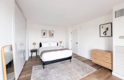 Landmark Apartment | Trendy Landmark 2BR w/ Pool, nr Shopping & Restaurants, by Blueground