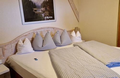 Tannheim Cottage | Doppelzimmer 8 - Gasthaus Pension Bergheim
