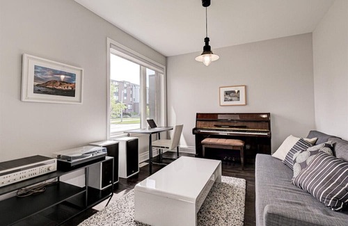 Downsview House | Downsview Park Private Bedroom C
