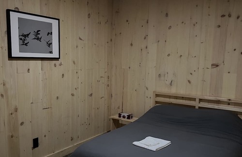 Sainte-Seraphine Cabin | Le Lodge Vous Offre une Expérience Paisible et Immersive en Zone Agricole
