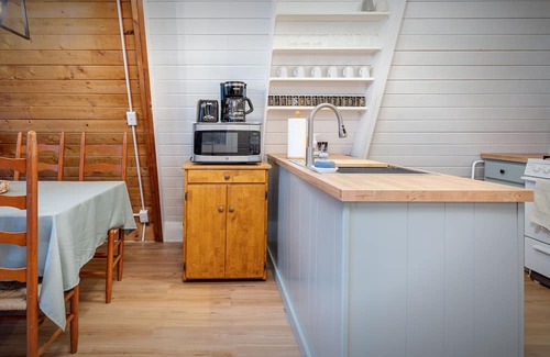 Boyne Falls Cabin | 10 min to Boyne Mountain - Cozy A-Frame Cabin - Springbrook Retreat