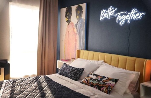 West Hollywood Bed & Breakfast | Luxury Oasis in WestHollywood:Free parking & pool