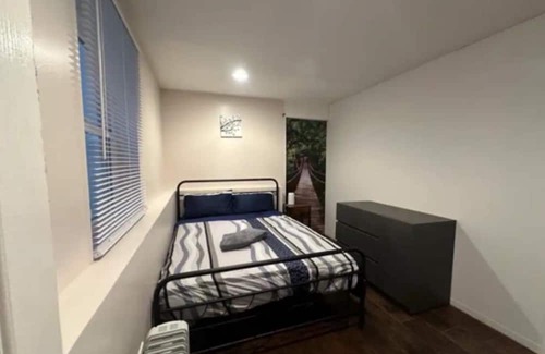 McGinley Square House | V4 please contact host before booking This is private room, not entire place