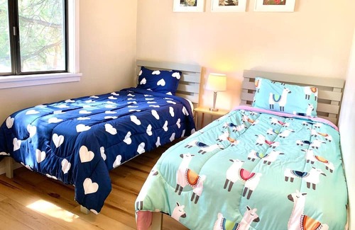 Truckee House | Cozy, comfortable house in quiet north Lake Tahoe neighborhood