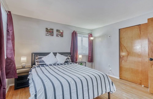 North Greece House | 4-Bed Haven for Nurses: Near Hospitals, Mins to Restaurants & Shops