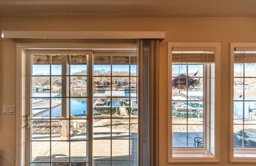 Lake Ozark House | Lake Escape – Spectacular 3 BDR in Prime Location w/Private Dock and Boat Slip!