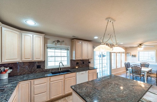 Lake Ozark House | Lake Escape – Spectacular 3 BDR in Prime Location w/Private Dock and Boat Slip!