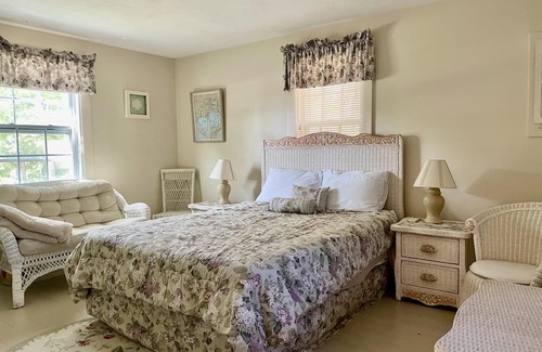 Hyannis Cottage | Charming Harbor Village Cottage located in Hyannis Port, MA.