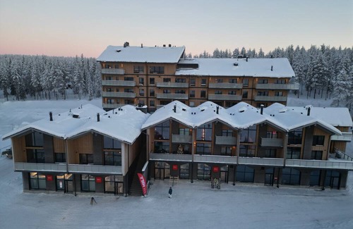 Sirkka Villa | Penthouse Sammon - Greatest in the heart of Levi. 1 minute away from slopes!