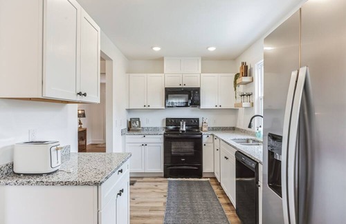 Princess Place House | Stylish 3 BR House: 1 King Suite. No Cleaning Fee!