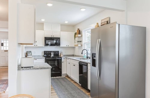 Princess Place House | Stylish 3 BR House: 1 King Suite. No Cleaning Fee!