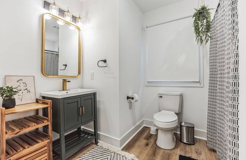 Princess Place House | Stylish 3 BR House: 1 King Suite. No Cleaning Fee!