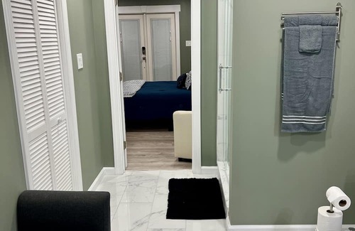 Senoia Apartment | Cozy studio guest suite just 5 minutes from the filming location of Walking Dead