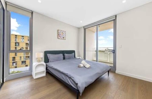 Lidcombe Apartment | Top floor Apt right next to Accor Stadium