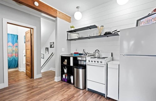 North Kansas City Apartment | Lovely 1BR 2ndFloor Apt Desirable Location
