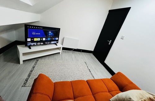 Sheldon Apartment | Stylish Stay 10 mins from NEC, HS2 & BHX Airport