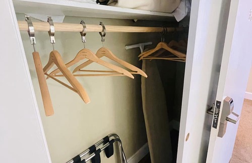 Clemmons Apartment | Steeplechase Room 2queen - Non- Smoking- No Pet