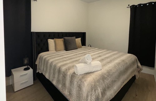 Orange Apartment | Cozy minimalist 2BR 2BA apt 30mins from NYC 15mins from airport & American Dream