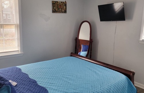 Goose Creek House | 2 Bedroom Retreat with Office and Gameroom