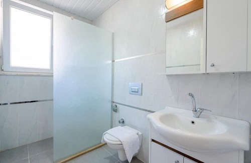 Kemer Apartment | Modern Flat near Public Transportation in Kemer