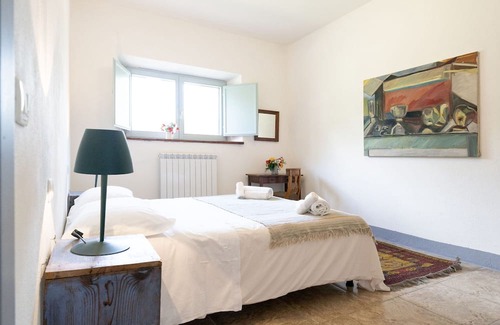 Vernazzano Basso Villa | Lovely apartment in villa with pool, WIFI, patio, pets allowed and parking, close to Cortona