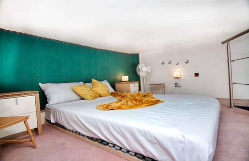 Tower Hamlets Apartment | Studio flat with mezzanine close to West Ham