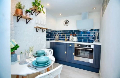 Tower Hamlets Apartment | Studio flat with mezzanine close to West Ham