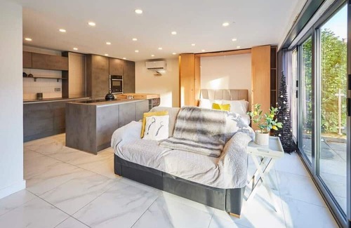 Holmbridge Apartment | Host & Stay | Pâl Lodge