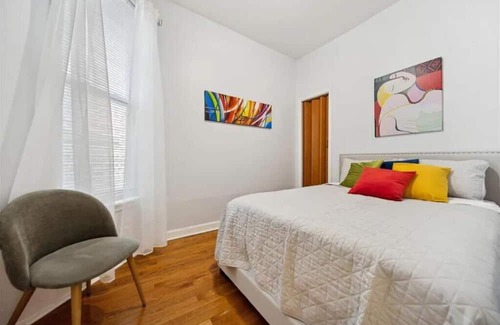 Grand Boulevard Apartment | Bronzeville Condo By Hyde Park
